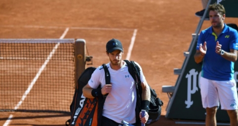 Andy Murray quitte le central de Roland-Garros, éliminé par Stan Wawrinka, le 9 juin 2017 