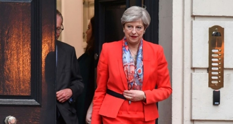 La Première ministre britannique Theresa May quitte le QG du Parti conservateur à Londres le 9 juin 2017 