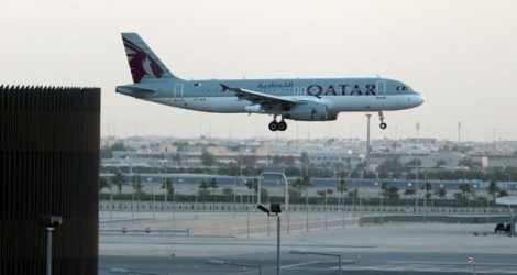Un avion de la Qatar Airways atterrit à l'aéroport de Doha, le 12 juin 2017