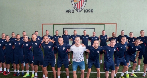 Tous les footballeurs de l'Athletic Bilbao sont apparus avec les cheveux rasés.
