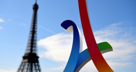 Logo de Paris 2024 avec la Tour Eiffel, le 13 mai 2017 à Paris.