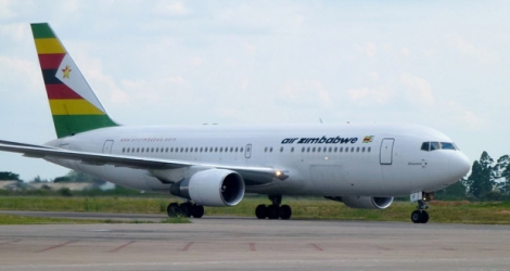 Air Zimbabwe a licencié 200 salariés, soit près de la moitié de ses effectifs, pour réduire ses coûts.