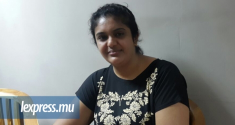 Nazila Haulkhory a porté plainte contre l’école primaire, où elle a été licenciée et sa fille expulsée.