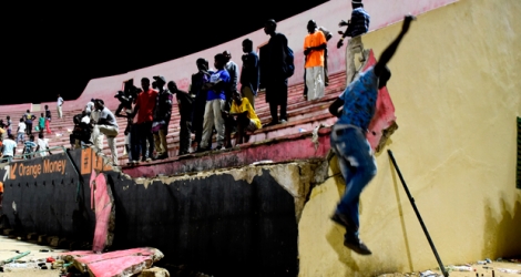 Au moins 60 personnes ont été blessées dans la bousculade et ont été évacuées vers des hôpitaux de la capitale sénégalaise.