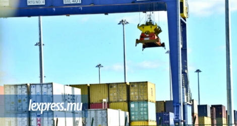 Les opérateurs pointent du doigt les lacunes qui amenuisent les possibilités d’améliorer le niveau de productivité du service manutentionnaire du port de Port-Louis.