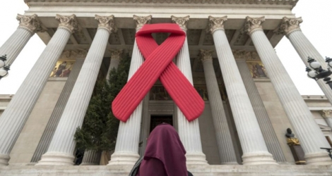 Un million de personnes sont mortes de maladies liées au sida en 2016, soit presque moitié moins que lors du pic de décès atteint en 2005, selon un rapport de l'ONU publié le 20 juillet 2017