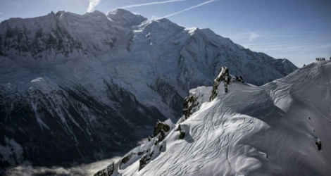 Un alpiniste italien âgé d'une soixantaine d'années a fait une chute mortelle de 150 mètres mardi alors qu'il redescendait du refuge du Goûter, situé à 3.800 mètres d'altitude dans le massif du Mont Blanc (Haute-Savoie), a-t-on appris auprès des secours. 