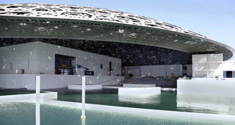Le président français Emmanuel Macron devrait assister à l'inauguration du musée, conçu par l'architecte Jean Nouvel sur l'île de Saadiyat, dans la capitale des Emirats arabes unis.