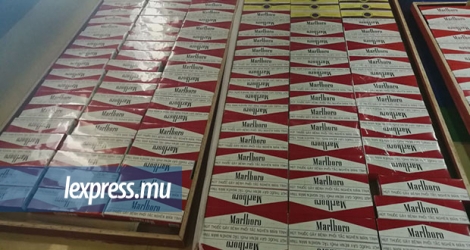 Au total, 3 200 cartouches de cigarettes, dissimulées dans 47 portes en bois, ont été saisies jeudi 7 septembre.