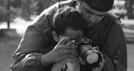 Sitti initie également les enfants à la photographie.