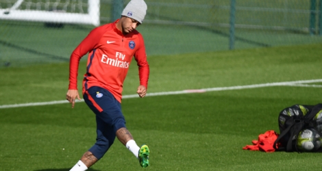 Neymar, touché au pied droit, ne sera pas dans le groupe de son équipe pour le déplacement à Montpellier samedi.
