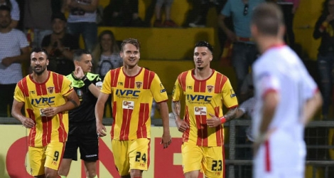 Fabio Lucioni, qui est âgé de 29 ans, est défenseur central et capitaine de Benevento, où il évolue depuis 2014.