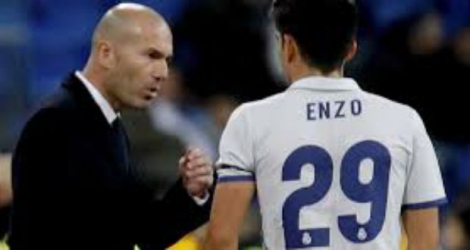Réunion de famille en Championnat d'Espagne! Zinédine Zidane, entraîneur d'un Real Madrid patraque, affronte samedi Alavés, où évolue son fils Enzo.