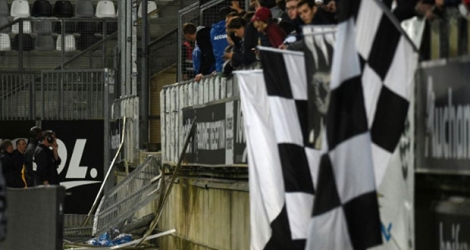 La barrière d'une tribune visiteurs qui s'est effondrée lors du match Amiens-Lille au stade de La Licorne, le 30 septembre 2017 