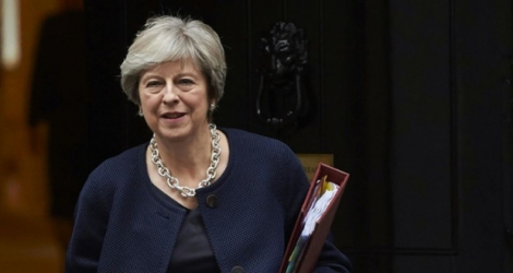 La Première ministre britannique Theresa May quittant la Chambre des Représentants après une session de questions, à Londres, le 18 octobre 2017