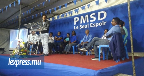 Adrien Duval et les membres du PMSD lors d’un congrès du PMSD, ce mardi 31 octobre. 