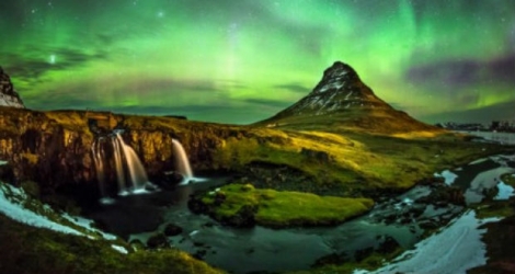Capture d'une aurore boréale en Islande.