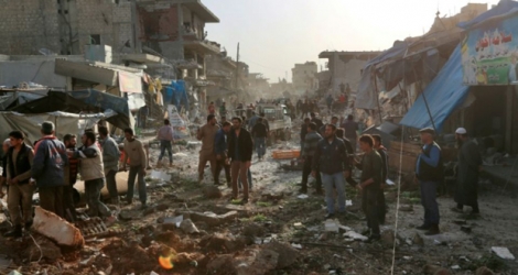 Photo d'un marché de la ville d'Atareb après des raids aériens contre ce bastion rebelle, le 13 novembre 2017 dans la province syrienne d'Alep