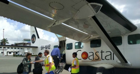 Coastal Aviation, qui effectue des vols pour des safaris en Afrique de l'Est, a précisé que l'avion de type Cessna Caravan, transportait dix passagers et le pilote.