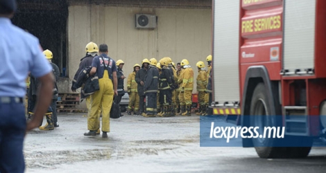 Les pompiers ont été à pied d’œuvre pendant plus d’une semaine à la suite de l’incendie à Shoprite.  