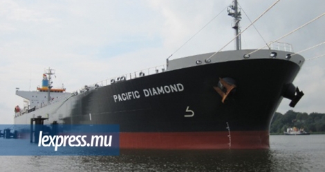 Le «Pacific Diamond», embarque actuellement 40 000 tonnes de produits pétroliers pour le compte de la STC, en Inde.
