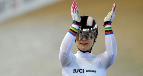 La cycliste allemande Kristina Vogel après avoir remporté la médaille d'or en keirin à Cali, en Colombie le 19 février 2017