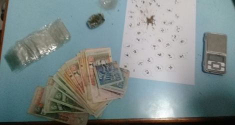 Lors de l’opération crackdown, vendredi 8 décembre, des semences de cannabis et une certaine quantité d’héroïne, estimée à environ Rs 24 000, ont, entre autres, été saisis. 