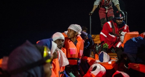 Des migrants secourus en Méditerranée, le 26 décembre 2017 