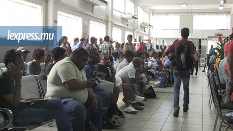 20 comptoirs de la NTA étaient opérationnels hier, à Cassis, avec 1 800 transactions effectuées à la fermeture du bureau.