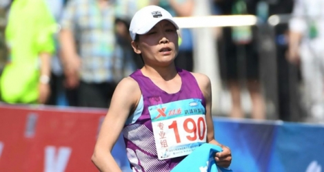 Wang Jiali vient de remporter le titre de championne de Chine du marathon, le 29 avril 2017 à Tianjin.