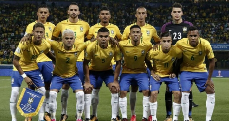 Le «Roi» Pelé, qui symbolise les heures de gloire du football brésilien et est aujourd'hui un septuagénaire se déplaçant en déambulateur, a estimé lundi que la Seleçao était la favorite du Mondial-2018.