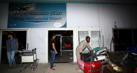 Au moins 20 personnes ont été tuées lundi lors de combats entre forces de sécurité et un groupe armé qui a lancé une attaque contre l'aéroport international de Mitiga, près de la capitale Tripoli.