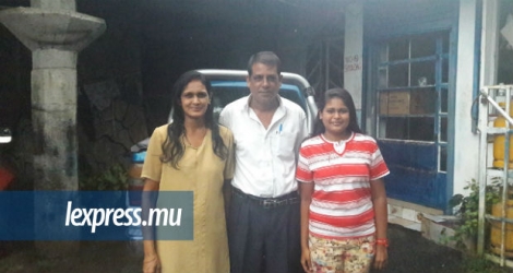 En plus du secours, Ramsingh Bowaneedin et son épouse, Bindya, ont accueilli les Rampersad chez eux pendant le cyclone.