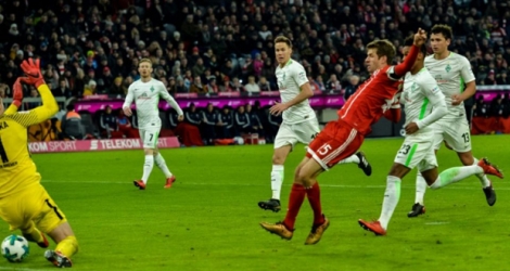 L'attaquant allemand du Bayern Munich, Thomas Mueller, marque un but face au Werder Brême, en Bundesliga, à Munich, le 21 janvier 2018.
