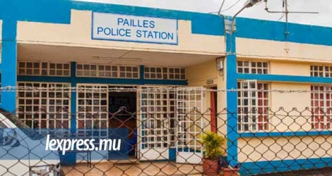 Une plainte a été consignée au poste de police de Pailles.