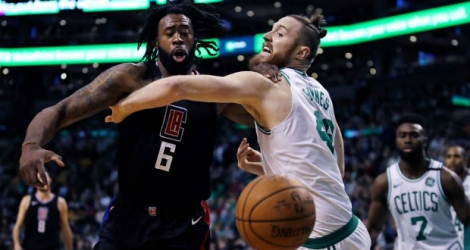 Les Los Angeles Clippers ont infligé mercredi aux Celtics de Boston une troisième défaite consécutive, la quatrième en cinq matches en s'imposant 129-119 grâce à DeAndre Jordan qui a marqué 30 points.