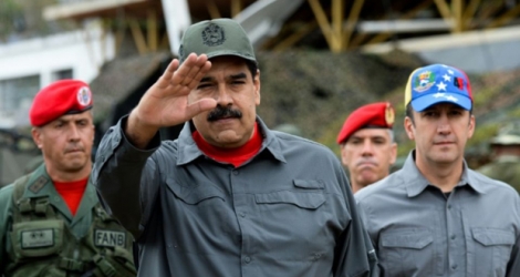 Le président vénézuélien Nicolas Maduro arrive à Fort Tiuna pour assister à des exercices militaires, le 24 février 2018 à Caracas.