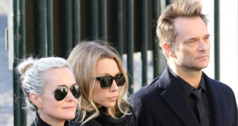 Laeticia Hallyday (à gauche), Laura Smet (au centre) et David Hallyday (à droite) lors des funérailles de Johnny Hallyday le 9 décembre 2017.