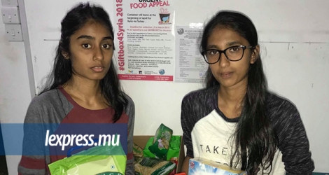 Kusumanjali et Teekshana Ramkhalawon, deux cousines, sont en charge de la collecte de dons dans l’Est.