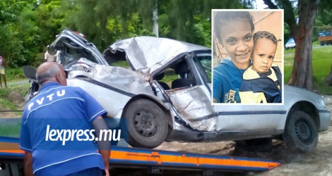 La voiture accidentée à bord de laquelle voyageaient Clarissa Hollandais et son fils Ismael, 2 ans.