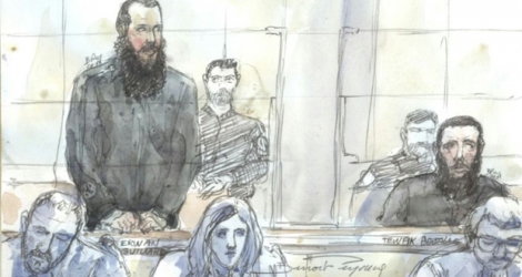 Croquis d'audience réalisé le 19 mars 2018 à la cour d'assises de Paris montrant Erwan Guillard (g), un ex-militaire parti faire le jihad en Syrie en 2013 et 2014, lors de son procès 