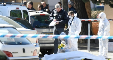 La police scientifique effectue les premières constatations dans une cité du 10e arrondissement de Marseille, le 5 avril 2018.