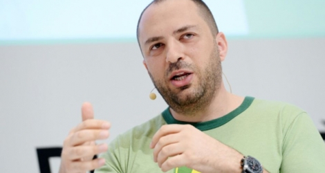 Le cofondateur de WhatsApp, Jan Koum, lors d'une conférence, le 18 janvier 2016 à Munich.