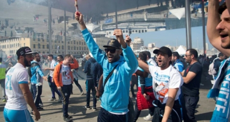 Supporters de l'Olympique de Marseille rassemblés sur le Vieux Port, le 16 mai 2018