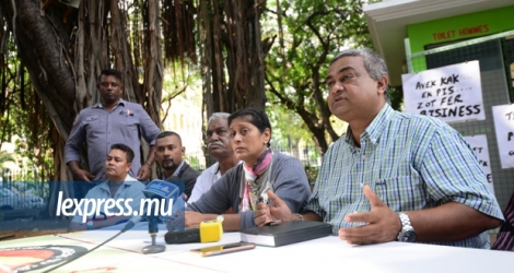 Des membres de la CTSP ont animé une conférence de presse au jardin de la Compagnie, ce mercredi 16 mai. © Vashish Sookrah