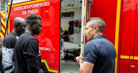 Mamoudou Gassama à la Brigade des sapeurs-pompiers de Paris.