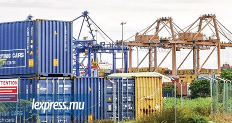 L’acheminement de containers vers les différents ports du continent coûte cher aux entreprises locales.