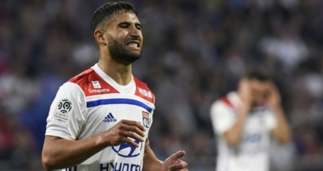 Le capitaine de l'OL Nabil Fekir dépité après avoir manqué un but contre Nice, le 19 mai 2018 à Décines-Charpieu.