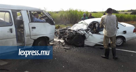 La voiture impliquée dans l’accident survenu ce dimanche matin 10 juin à Valetta a été grandement endommagée. 