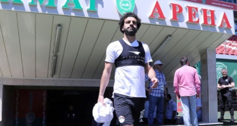 L'attaquant de l'Egypte, Mohamed Salah , arrivant pour un entraînement au stade Akhmat Arena de Grozny en Tchétchénie, le 13 juin 2018.